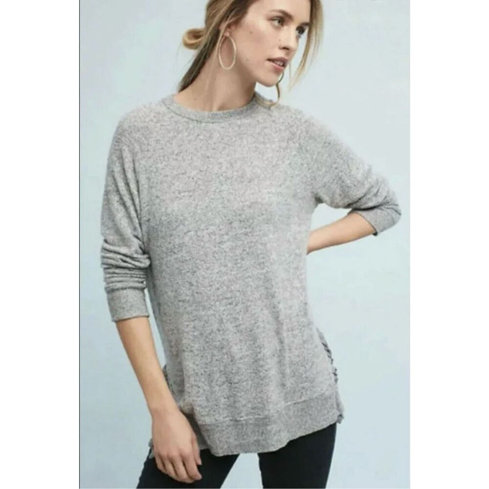 ✨Anthropologie Postmark Size Sm Gray Ray/Poly/Span Ruffled Hem V-Neck Pullover✨